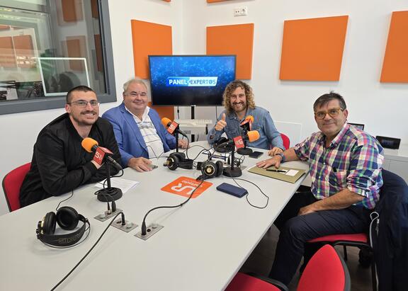 Pedro Ángel Palomino Moral, Henrique da Silva Domingues y Rafael del Pino Casado en los estudios de UniRadio Jaén