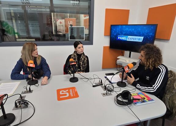 Mariana Gómez Vicario, Rosa María Casado y Julio Ángel Olivares Merino durante el programa / UniRadio Jaén, R.T.D