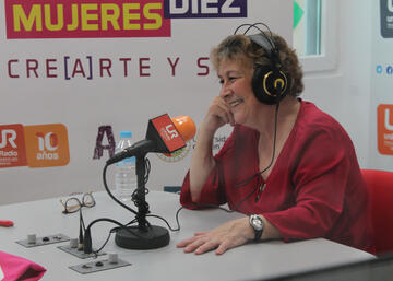 La actriz y directora Luisa Medina, en el estudio de UniRadio Jaén