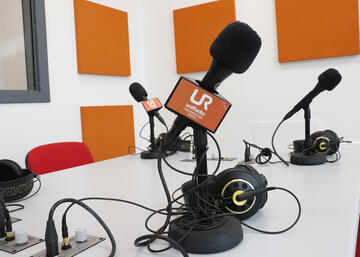 El Colegio Público Príncipe Felipe pone en marcha la radio escolar “Príncipe en la Onda” con el material radiofónico donado por la emisora de la Universidad de Jaén